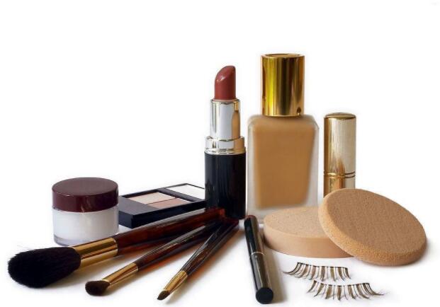 女孩們小心！別再往臉上倒甲醛化妝品了！